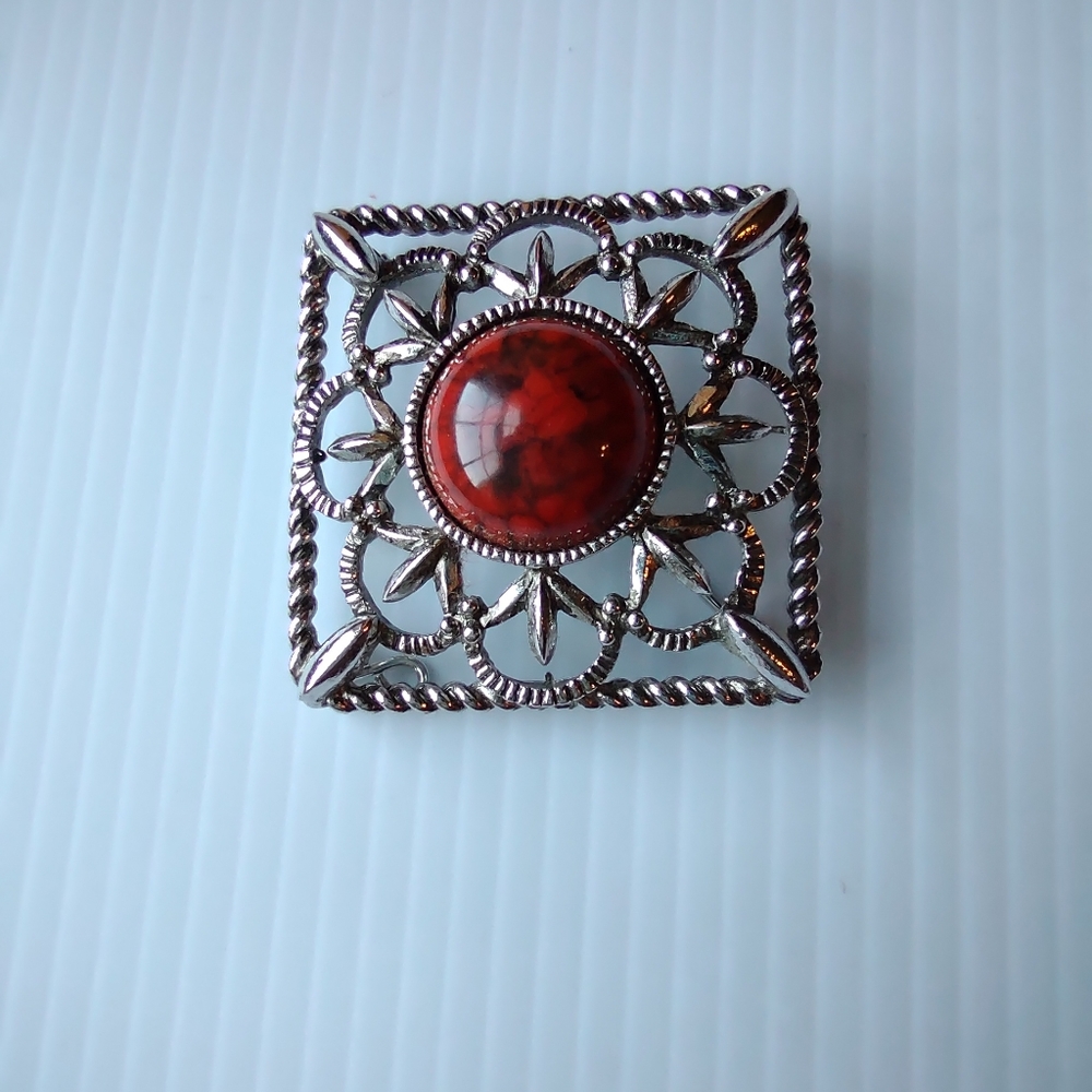 Vintage Sarah Coventry faux coral pin/brooch